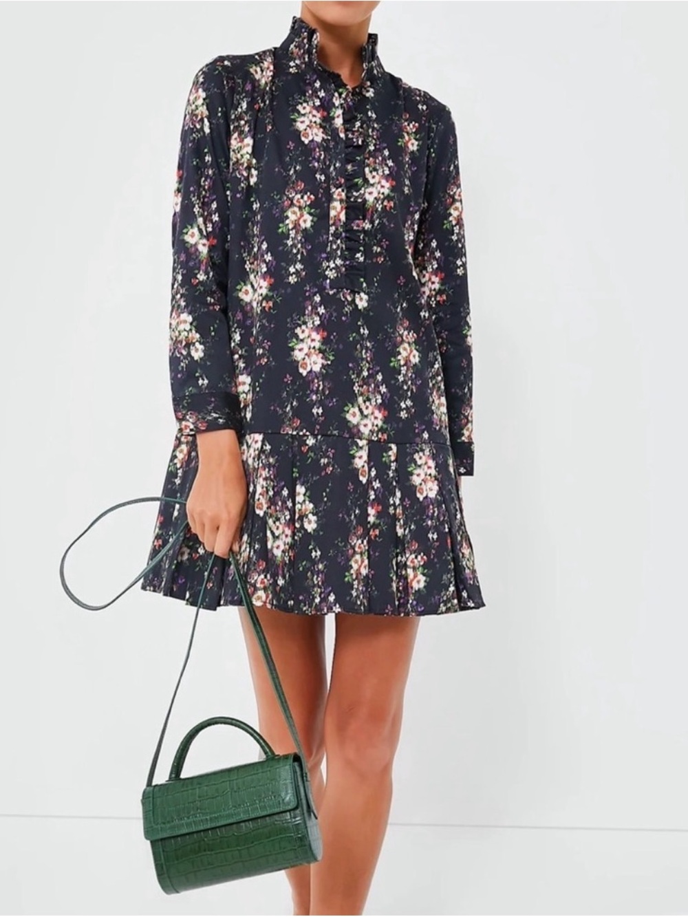 Tuckernuck Onyx Falling Flowers Bouquet
Tate Dress Size Medium